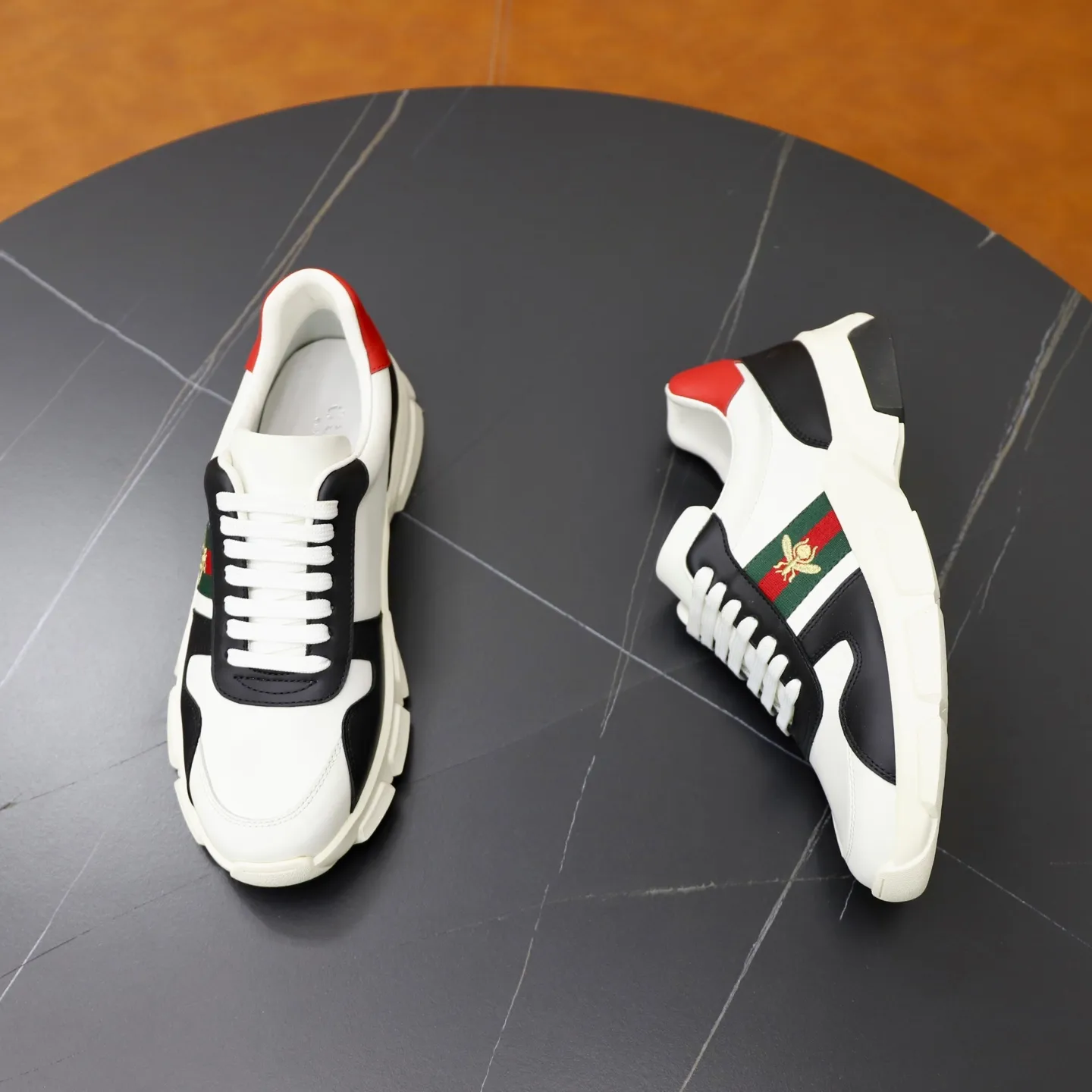 Ex-factory price: 540💰💰🙅‍♂️🙅‍♂️🙅‍♂️ Brand: GUCCI Standard code: 38-44 (45 customized) Grade: Same as the official website Material: Cowhide stitching Comfortable and breathable sheepskin lining Lightweight and wear-resistant sports outsole Style category: Men's fashionable casual shoes Running sports shoes Distinguished luxury brand elements Top luxury color: actual picture color